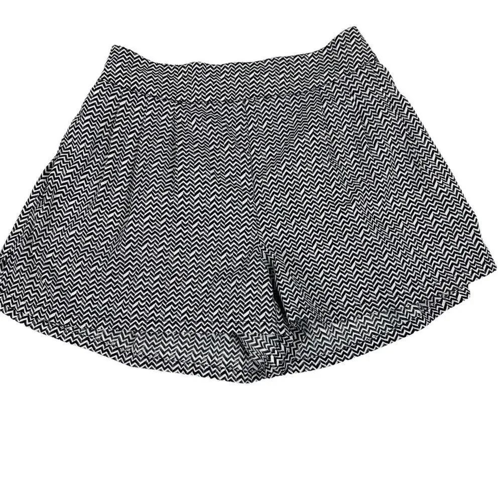 American Eagle Outfitters Chevron Print, High Rise Shorts size Small